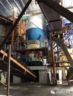 德都高速9、10标项目部骨料加工车间正式投产，每小时产量达400立方米